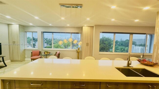 Building Photo - 329 SE 3rd St