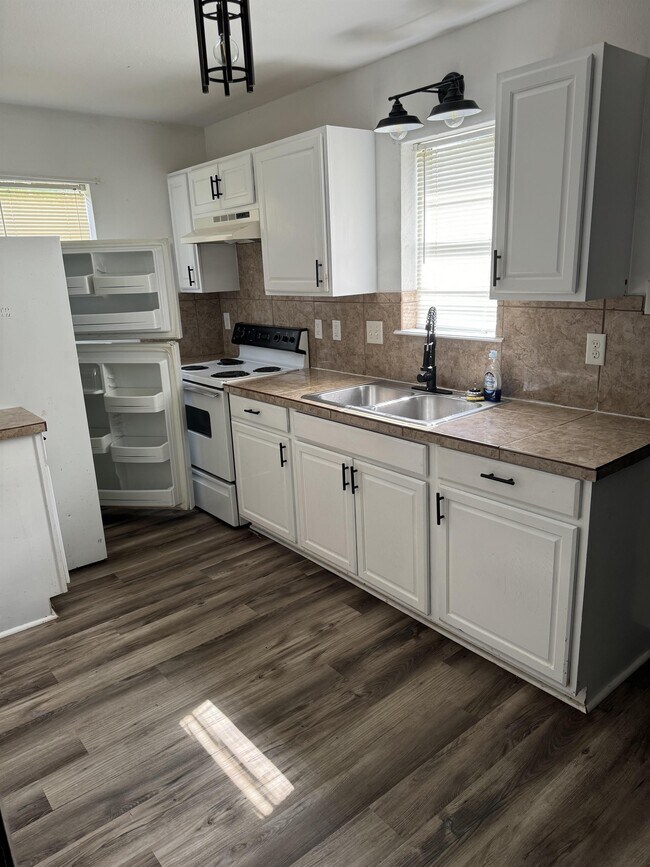 Building Photo - 1806 Mulford St