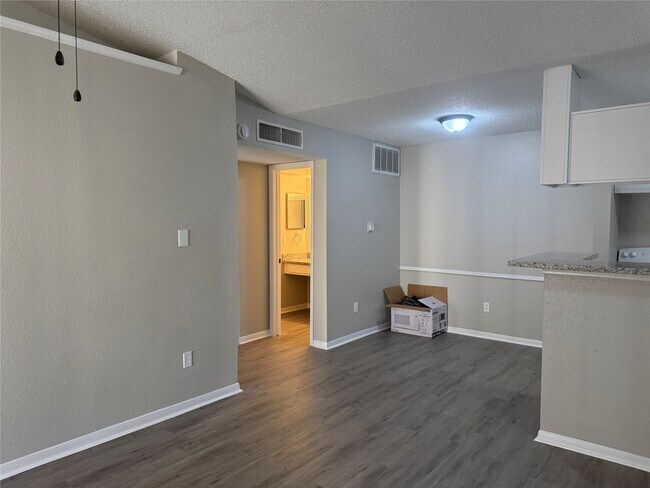 Building Photo - 2121 Hepburn St