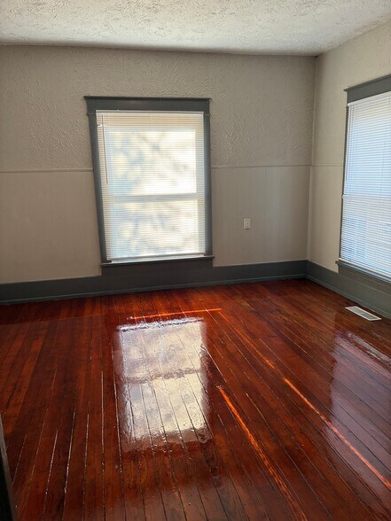 Building Photo - 230 W Comanche St