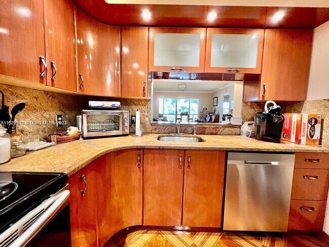 Building Photo - 701 SW 141st Ave