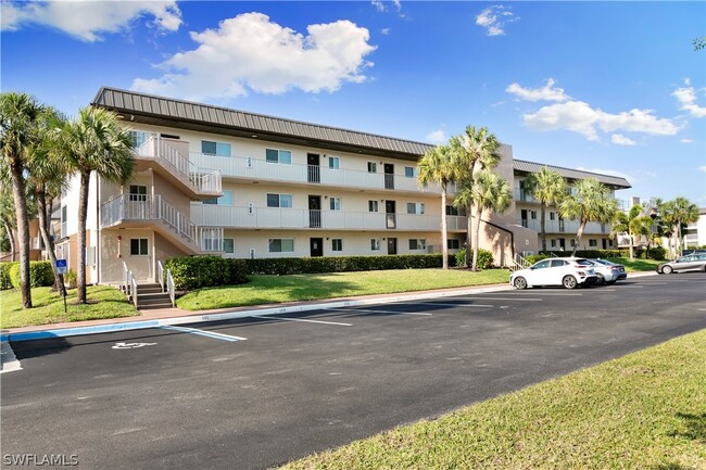 Building Photo - 1008 Manatee Rd