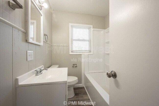 Building Photo - 6276 Eastgate Ave