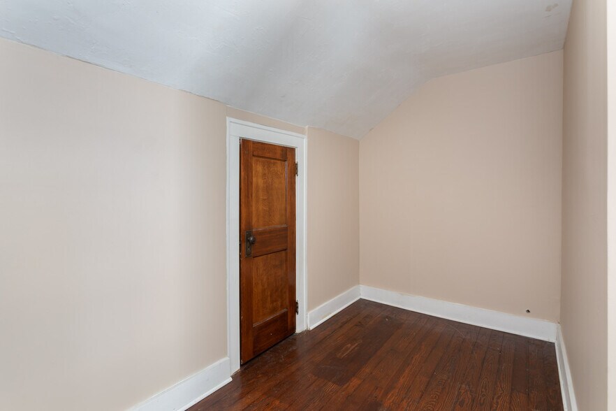Building Photo - 36 E Kalama Ave