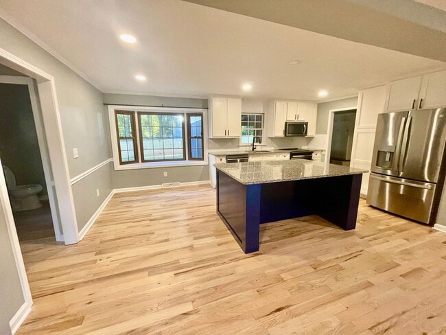 Building Photo - Welcome to this stunning 3-bedroom, 2.5-ba...