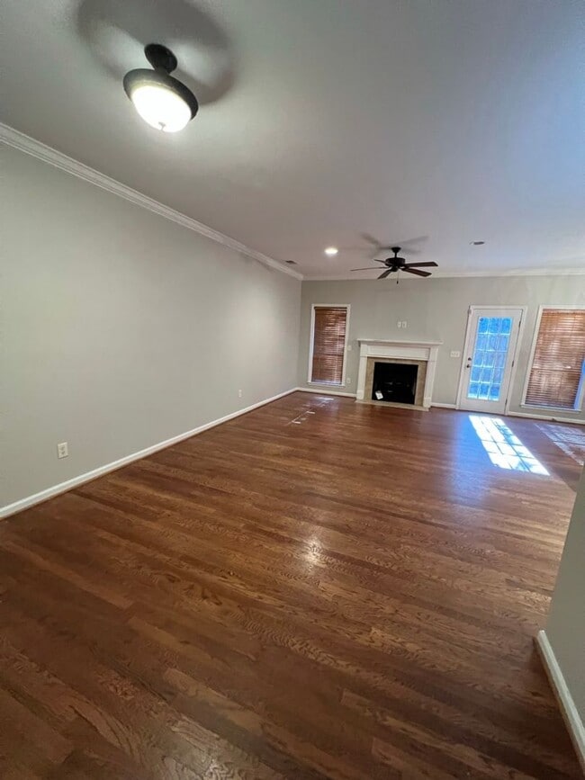 Building Photo - Townhome For Rent In Hoover!!! Available now!