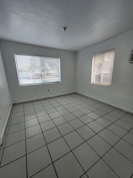 Building Photo - 13 E 19th St