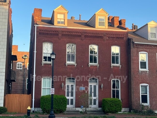 Primary Photo - 1714 S Tucker Blvd
