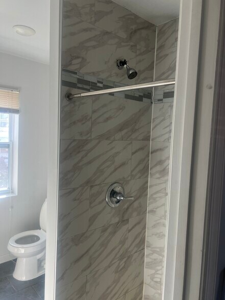 Building Photo - 505 Arsan Ave