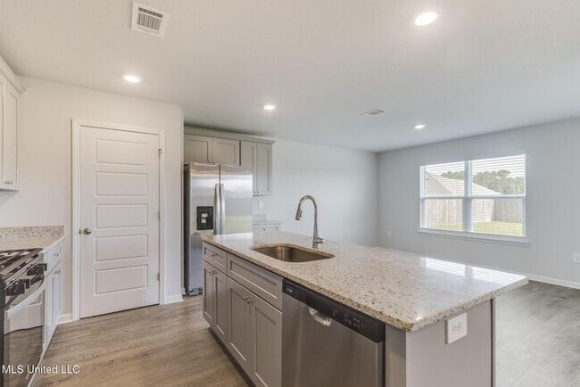 Building Photo - 1057 Enclave Cir