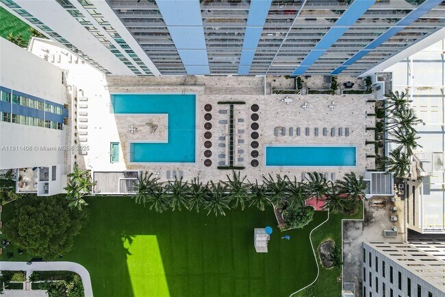 Building Photo - 325 S Biscayne Blvd