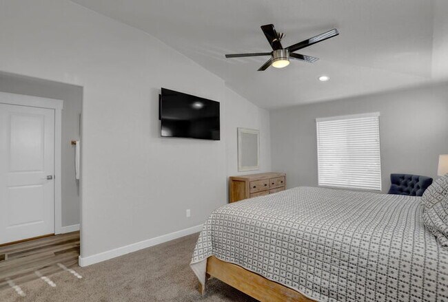Building Photo - 3719 Venice Grove