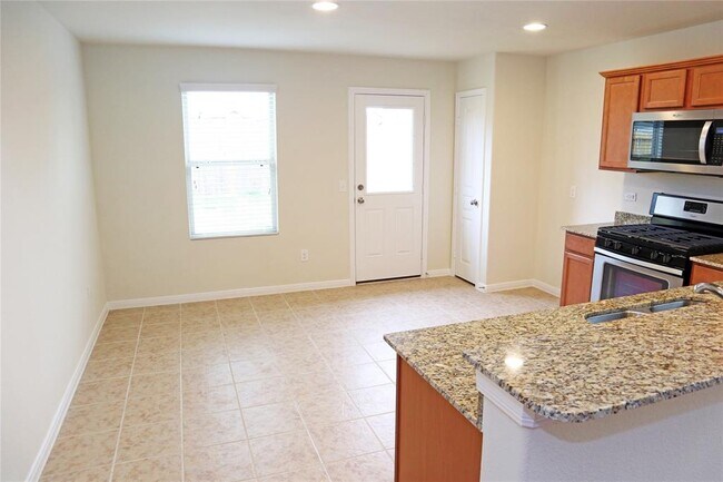 Building Photo - 12323 Skyview Manor Dr