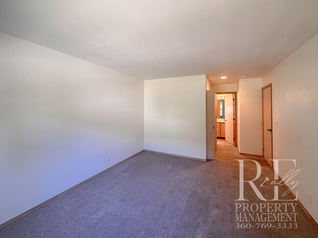 Building Photo - Immaculate Bremerton Home with Expansive Yard, Multiple Living Areas & Designer Kitchen