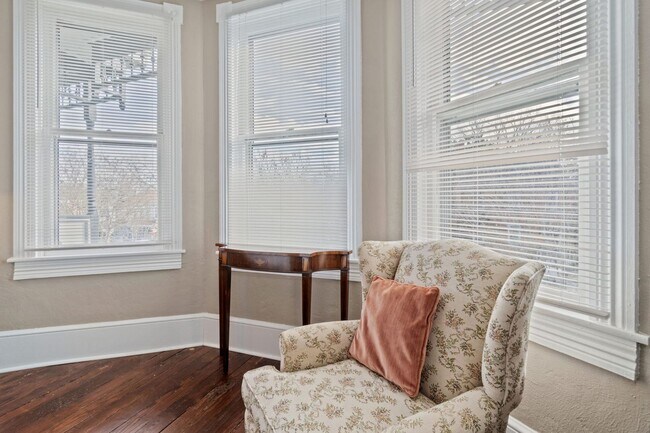 Building Photo - Downtown Smithfield: Beautiful, furnished apartment for rent