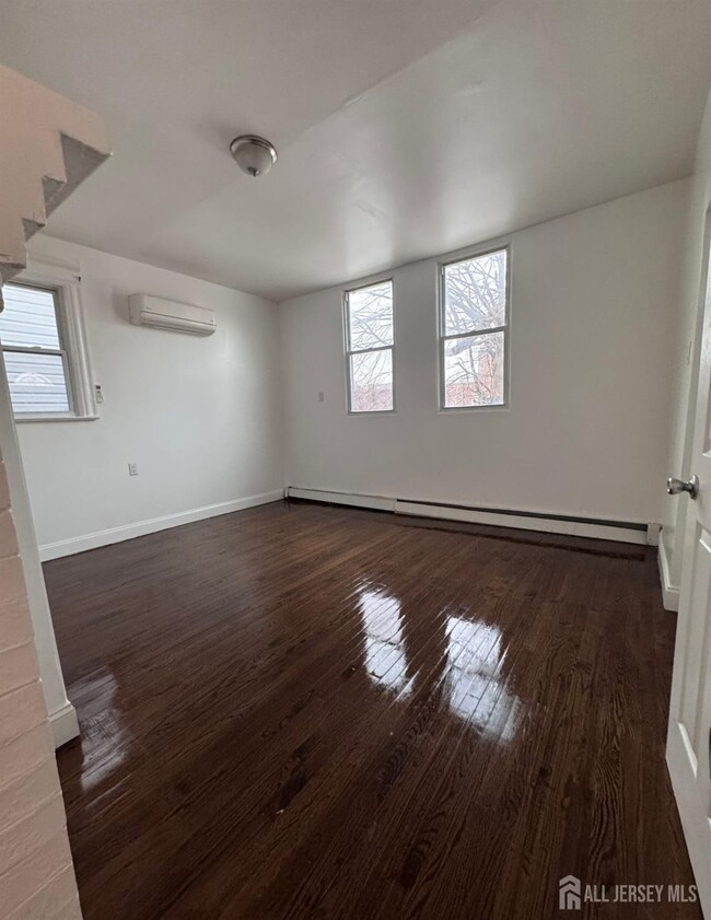 Building Photo - 410 Chadwick Ave