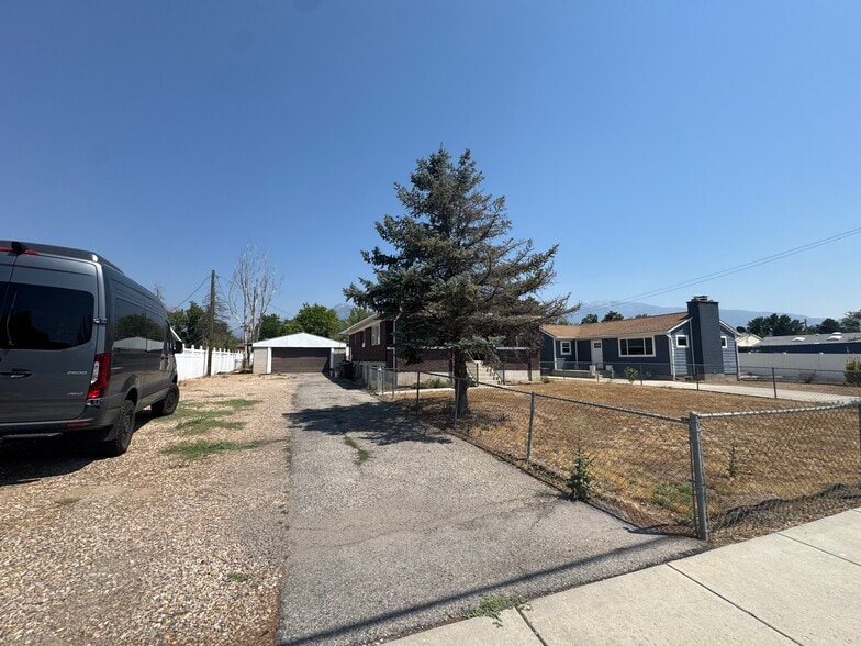 Building Photo - 7665 S 1000 E