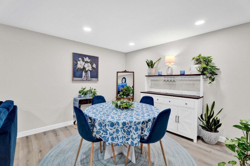 Building Photo - 6 Roanoke Ln