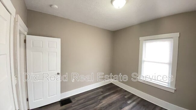 Building Photo - 821 Sixteenth Avenue