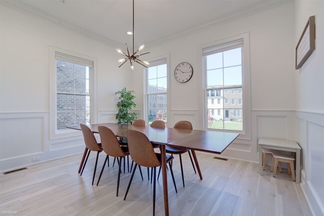 Building Photo - 5 br, 4.5 bath Townhome - 342 Purbrook Ln