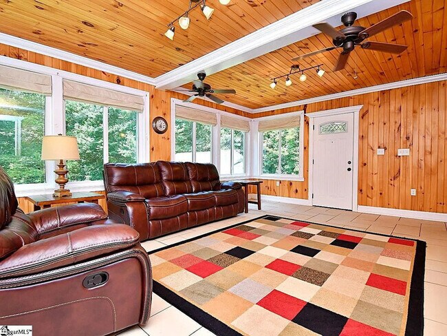 Building Photo - 713 Lindal Ct