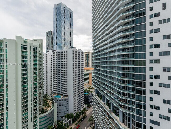 Building Photo - 1331 Brickell Bay Dr