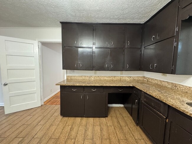 Building Photo - Updated 3/2 House across Shorter Universit...