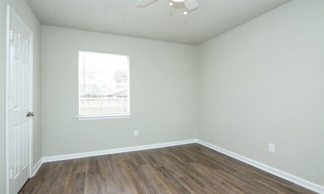 Building Photo - 6110 Glen Lee Dr