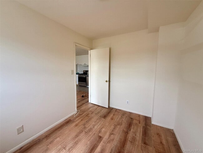 Building Photo - 765 Shore Rd