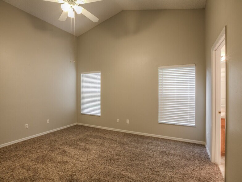 Building Photo - 13628 Emeraldview Dr