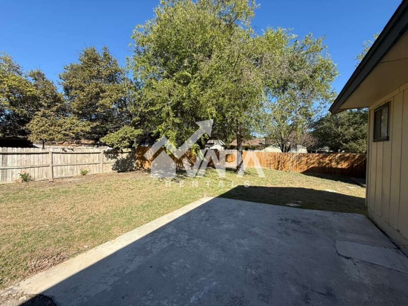 Building Photo - 302 Kingsman St