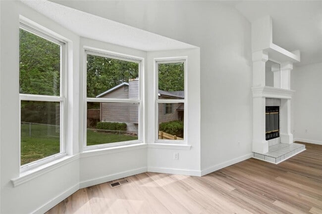 Building Photo - 802 Notre Dame Dr