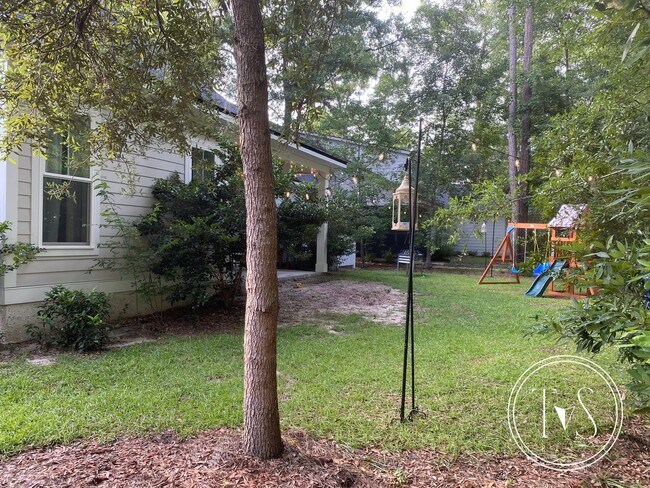 Building Photo - 125 Ridgewood Park Dr S