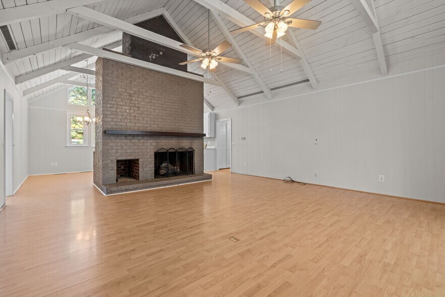 Building Photo - 53 Pine Lake Dr