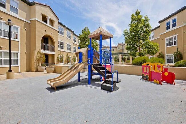 Building Photo - Santa Clara Condo
