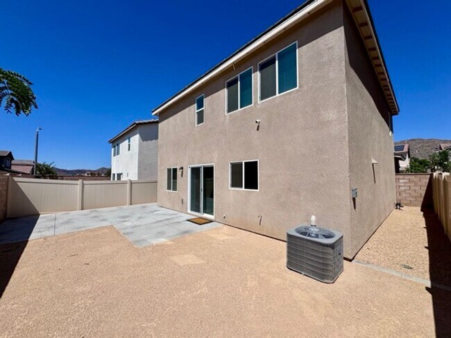 Building Photo - Spacious 4 Bedroom, 2.5 Bathroom Home with...