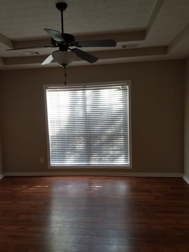Building Photo - Carrollton City Living