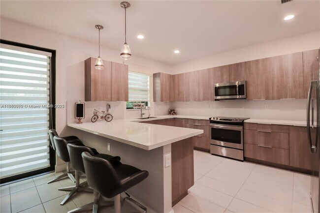 Building Photo - 10590 NW 78th Terrace