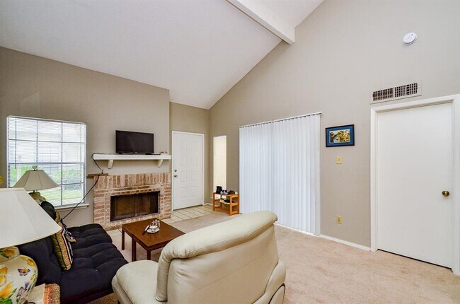 Building Photo - 6211 Ludington Dr
