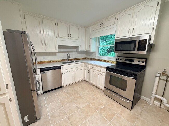 Building Photo - Fully Remodeled in the Heart of West Homewood - Welcome Home
