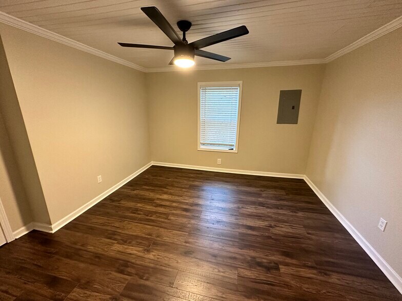 Building Photo - 406 Phillips Ave