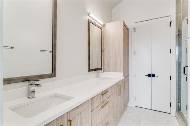 Building Photo - 5609 Live Oak St