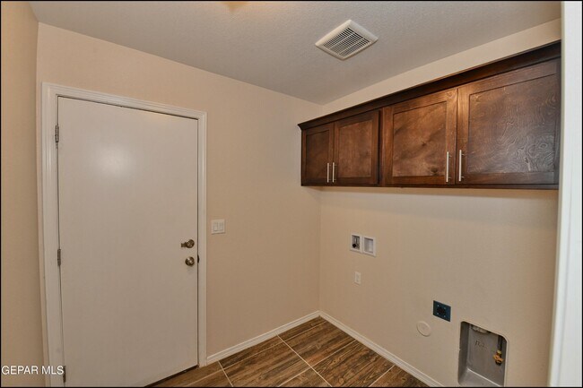 Building Photo - 12060 Mesquite Thorn Dr
