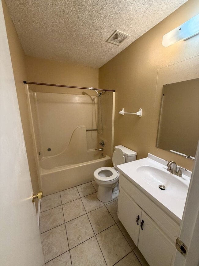 Building Photo - 115 Springwood Cir