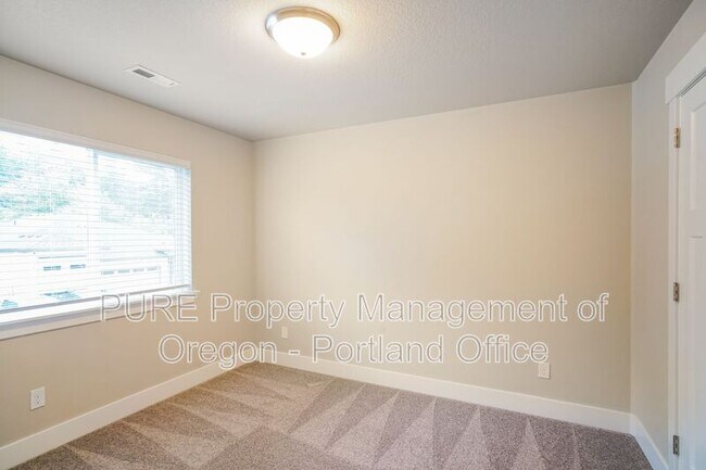 Building Photo - 1788 NE Gilbert Ln