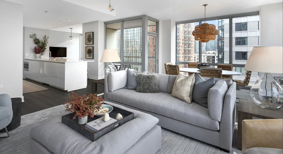 Building Photo - 912 N State St