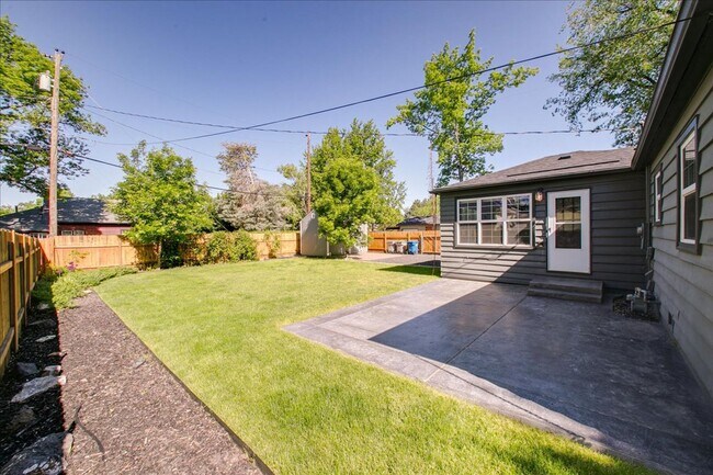 Building Photo - Adorable Corner Lot Home in North End