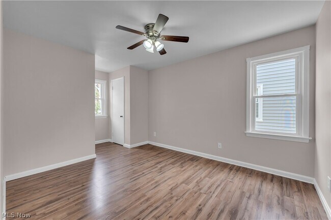Building Photo - 6911 Farnsworth Dr