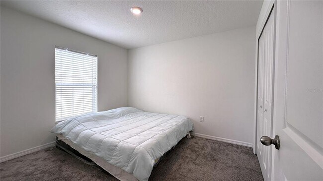 Building Photo - 421 Pinecrest Loop