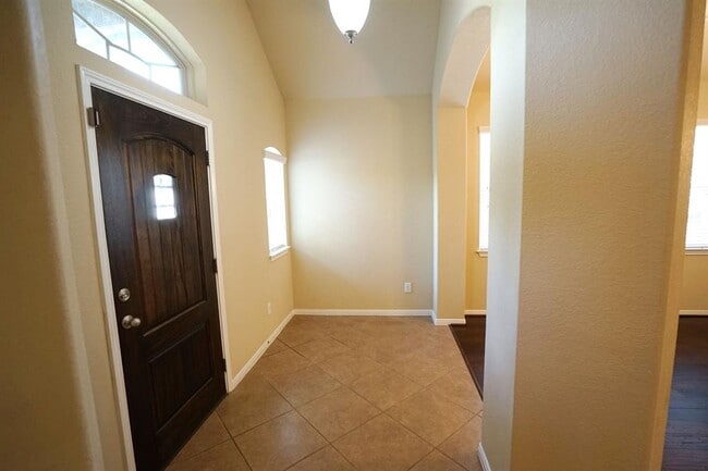 Building Photo - 1067 Cedar Lake Ct